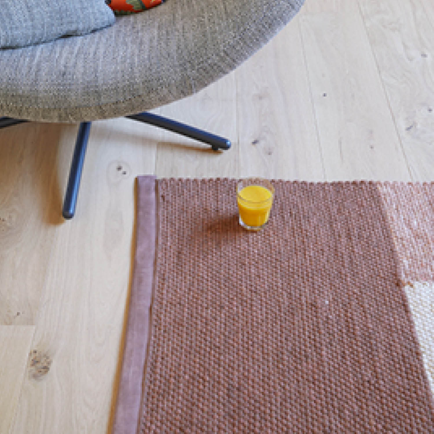 Label van den Berg Red Chain Carpet
