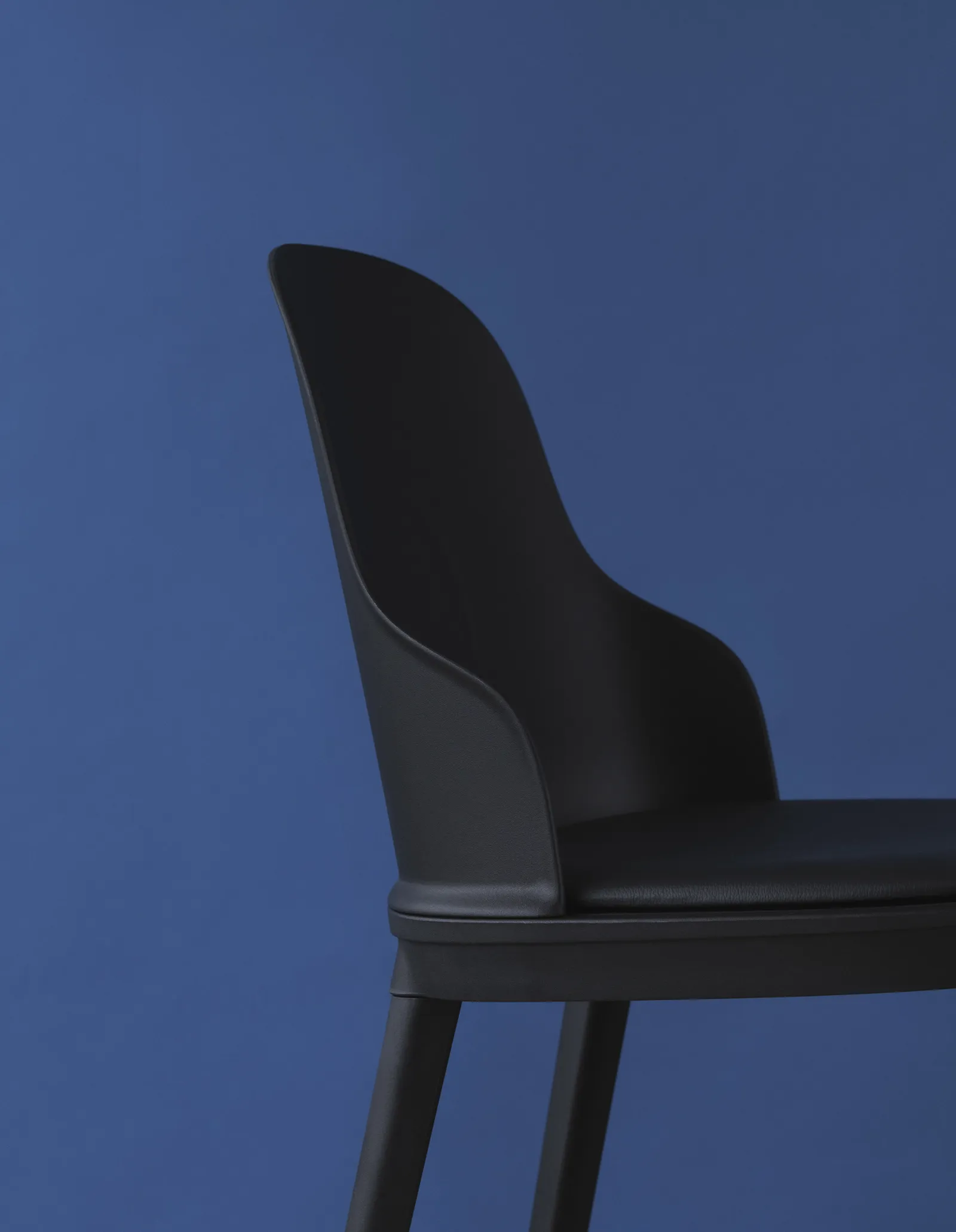 Normann Copenhagen Allez Stuhl gepolstert Ultra Leather, schwarz/polypropylen – Bild 4