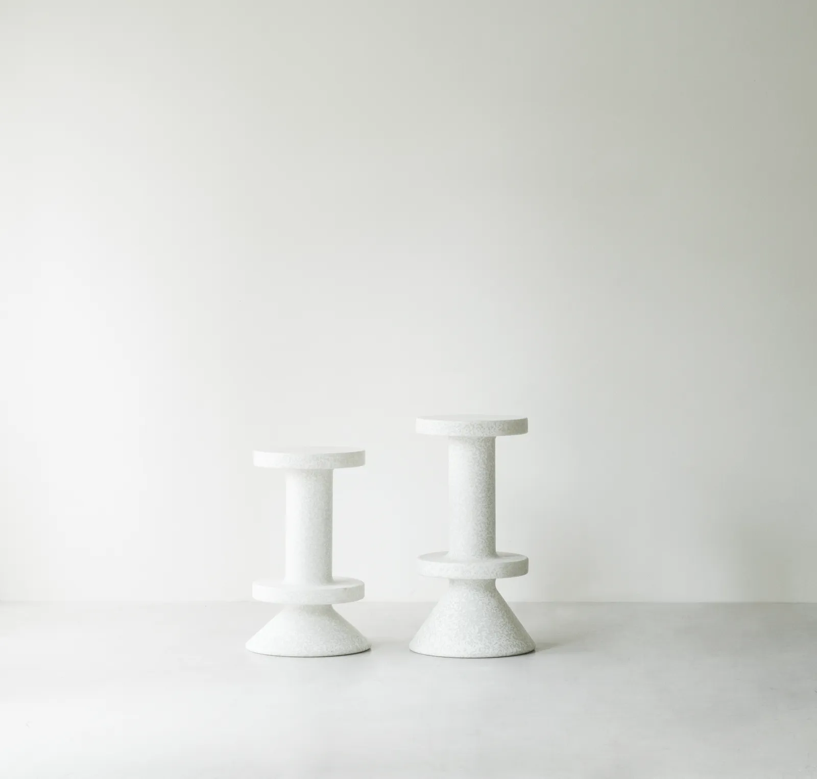 Normann Copenhagen Bit Barhocker 65 cm Weiß / Weiß – Bild 3