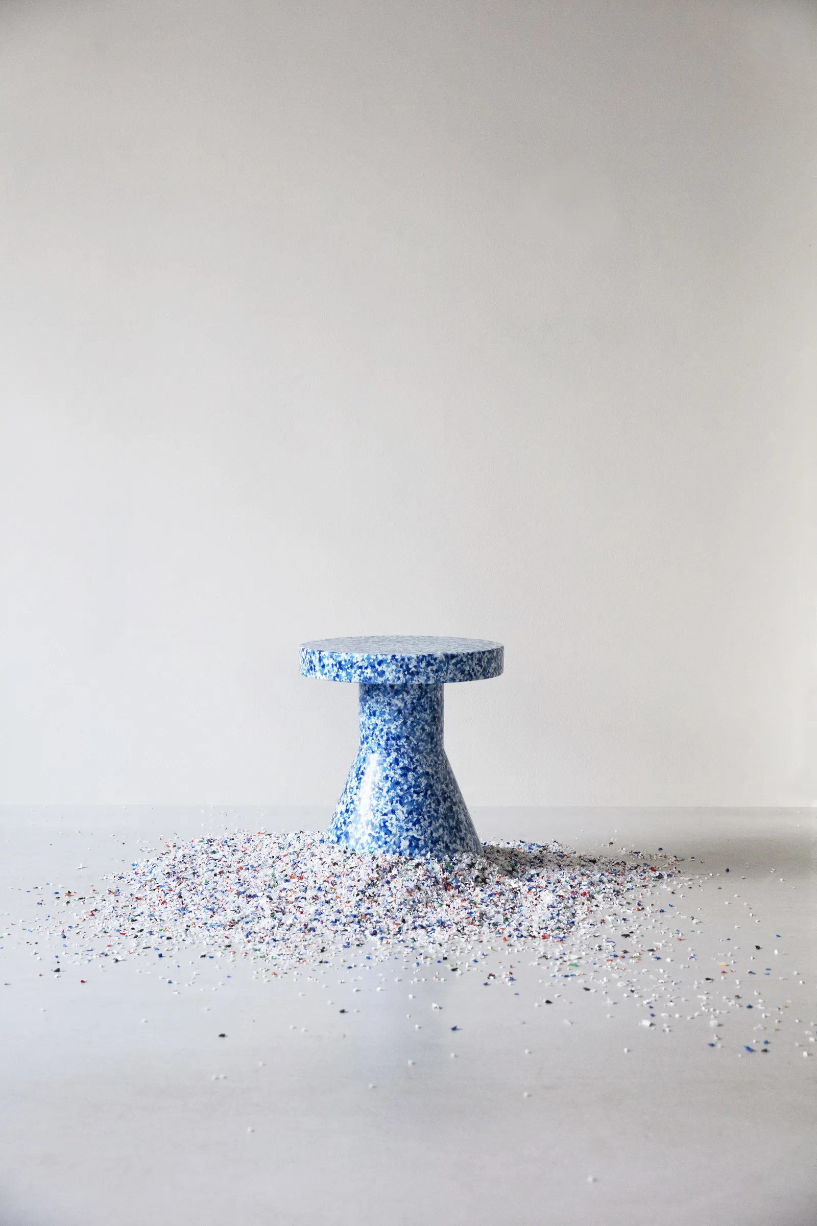 Normann Copenhagen Bit Hocker Cone Blau – Bild 5