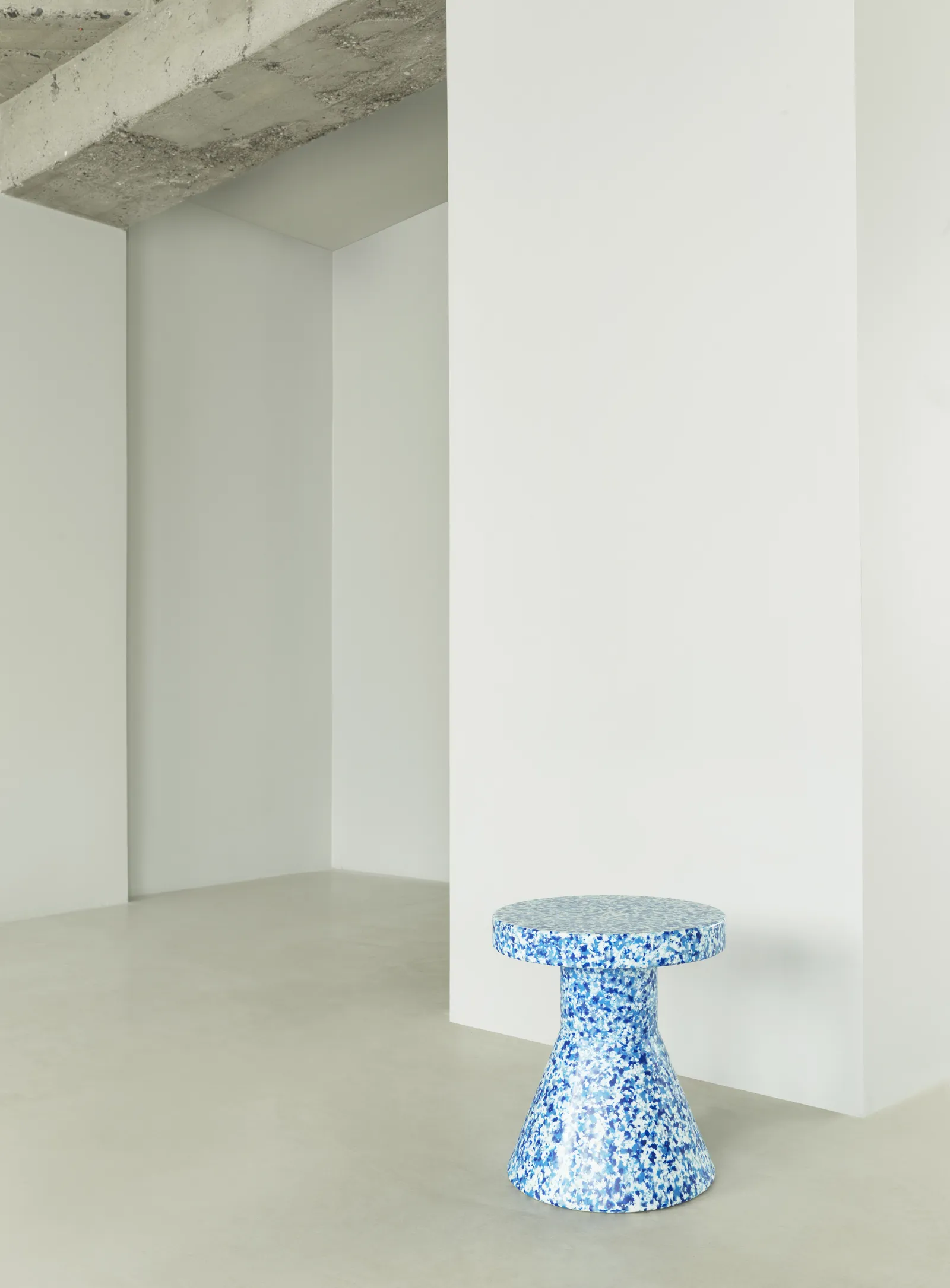 Normann Copenhagen Bit Hocker Cone Blau – Bild 3