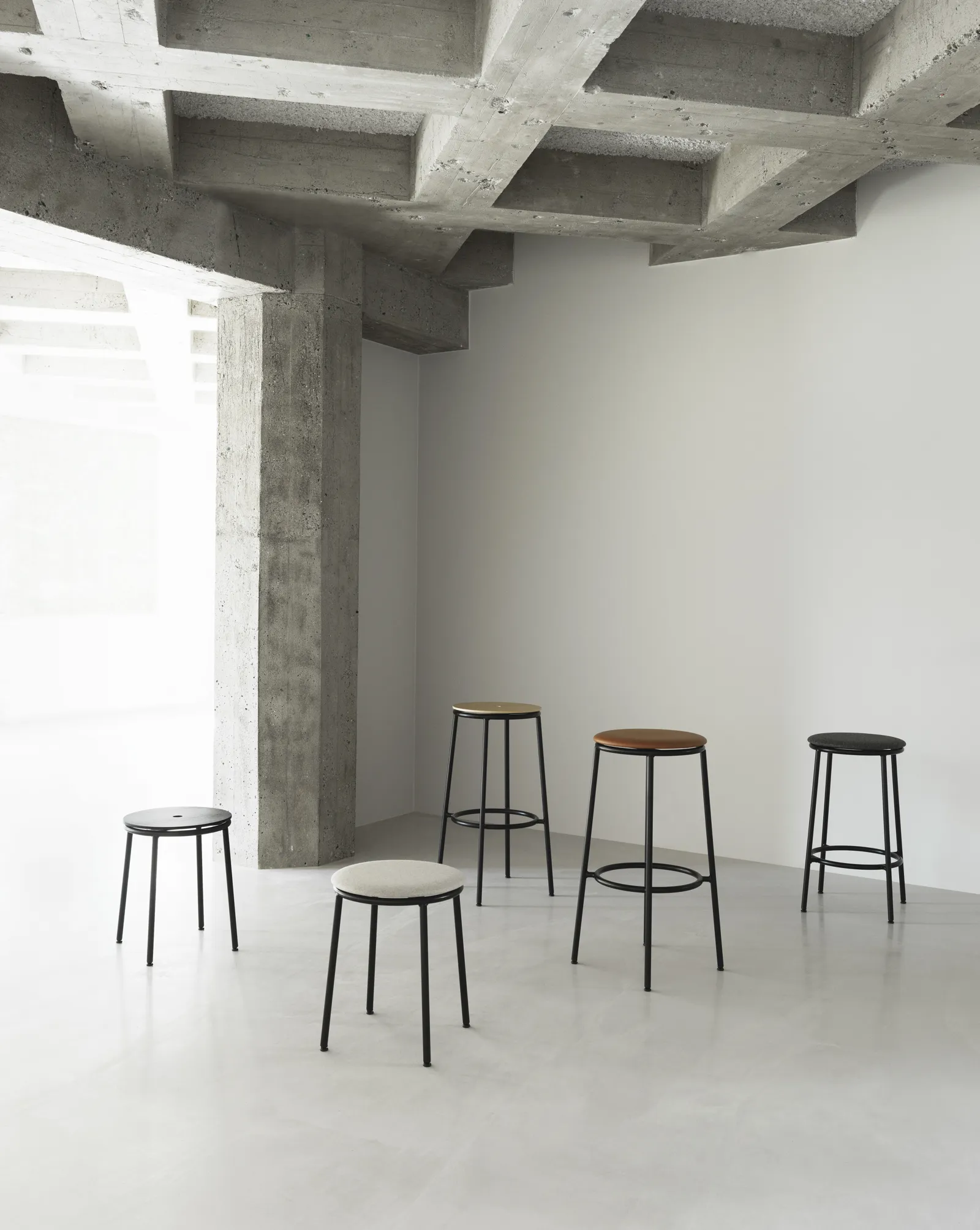 Normann Copenhagen Circa Barstool 75 cm Black Aluminum – Bild 7