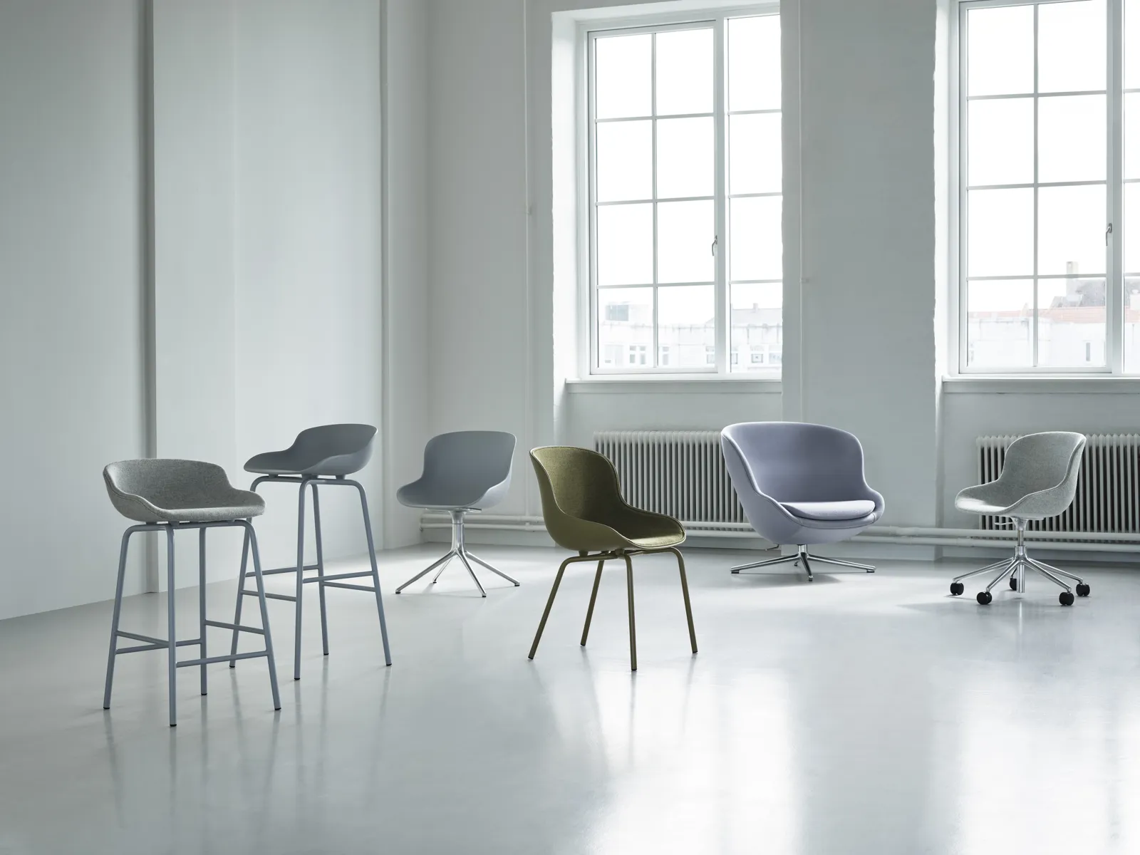 Normann Copenhagen Hyg Chair Swivel 5W Gaslift Full Upholstery aluminum Aquarius – Bild 4