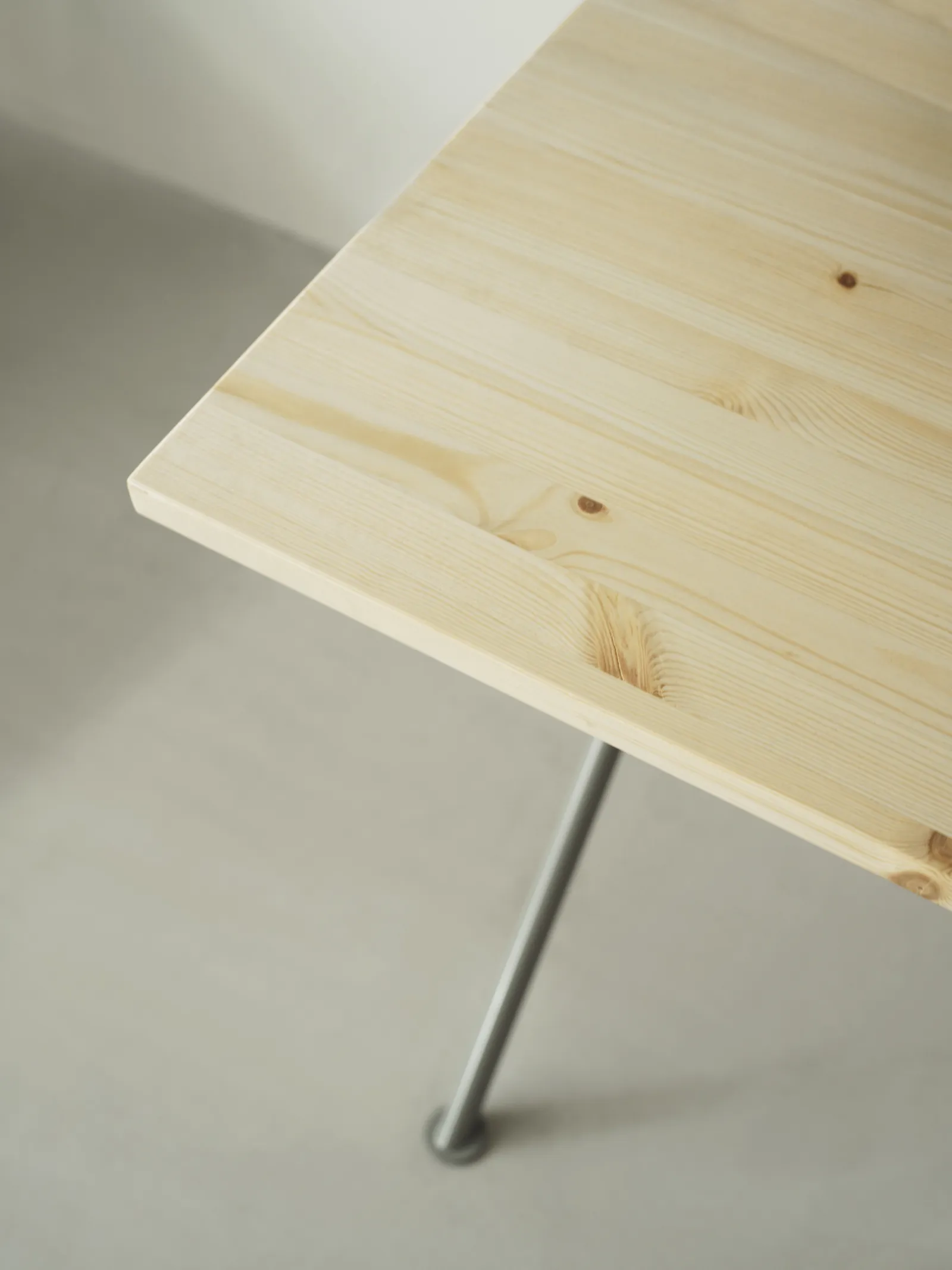 Normann Copenhagen Kip Schreibtisch Schwarz Stahl Kiefer – Bild 4