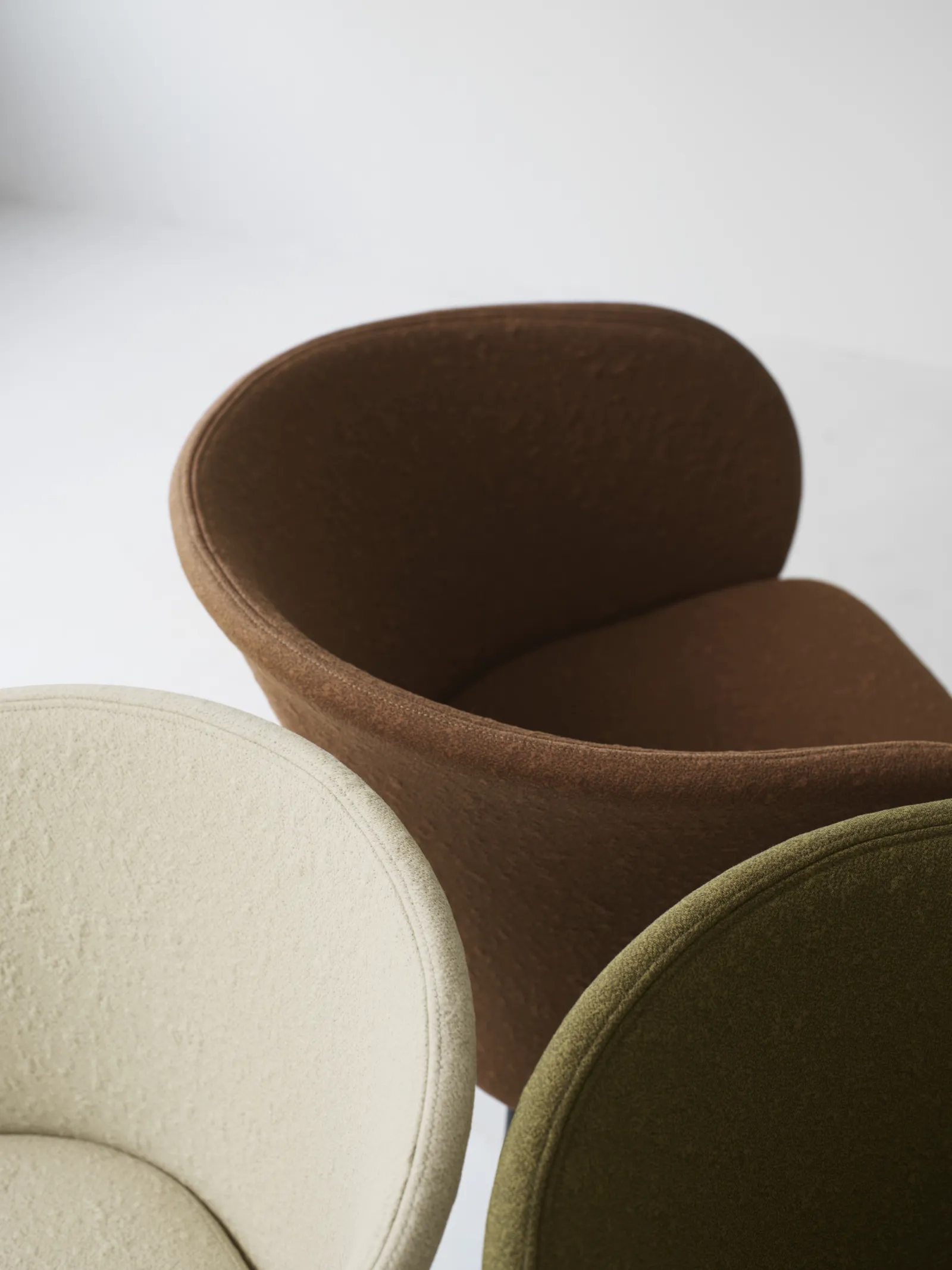 Normann Copenhagen Knit Armchair Black Steel Olive – Bild 5