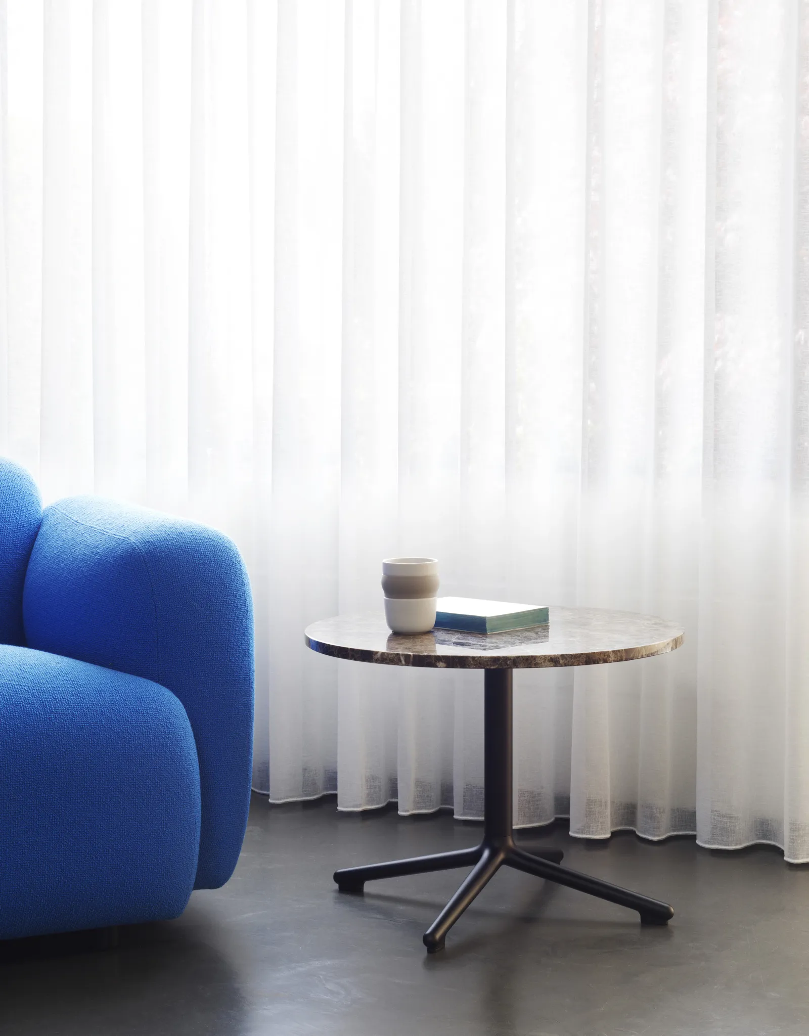 Normann Copenhagen Lunar Couchtisch schwarz alu H45 Ø60 cm marmor Kaffee – Bild 2