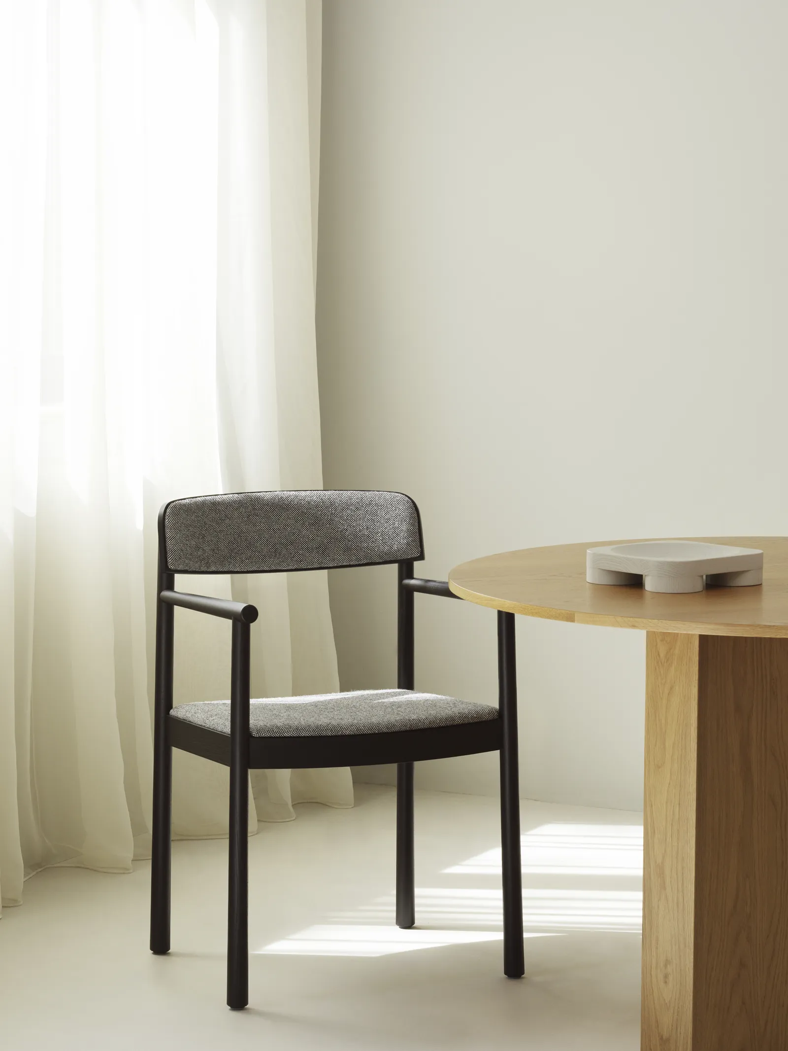 Normann Copenhagen Timb Armchair, Black – Bild 4