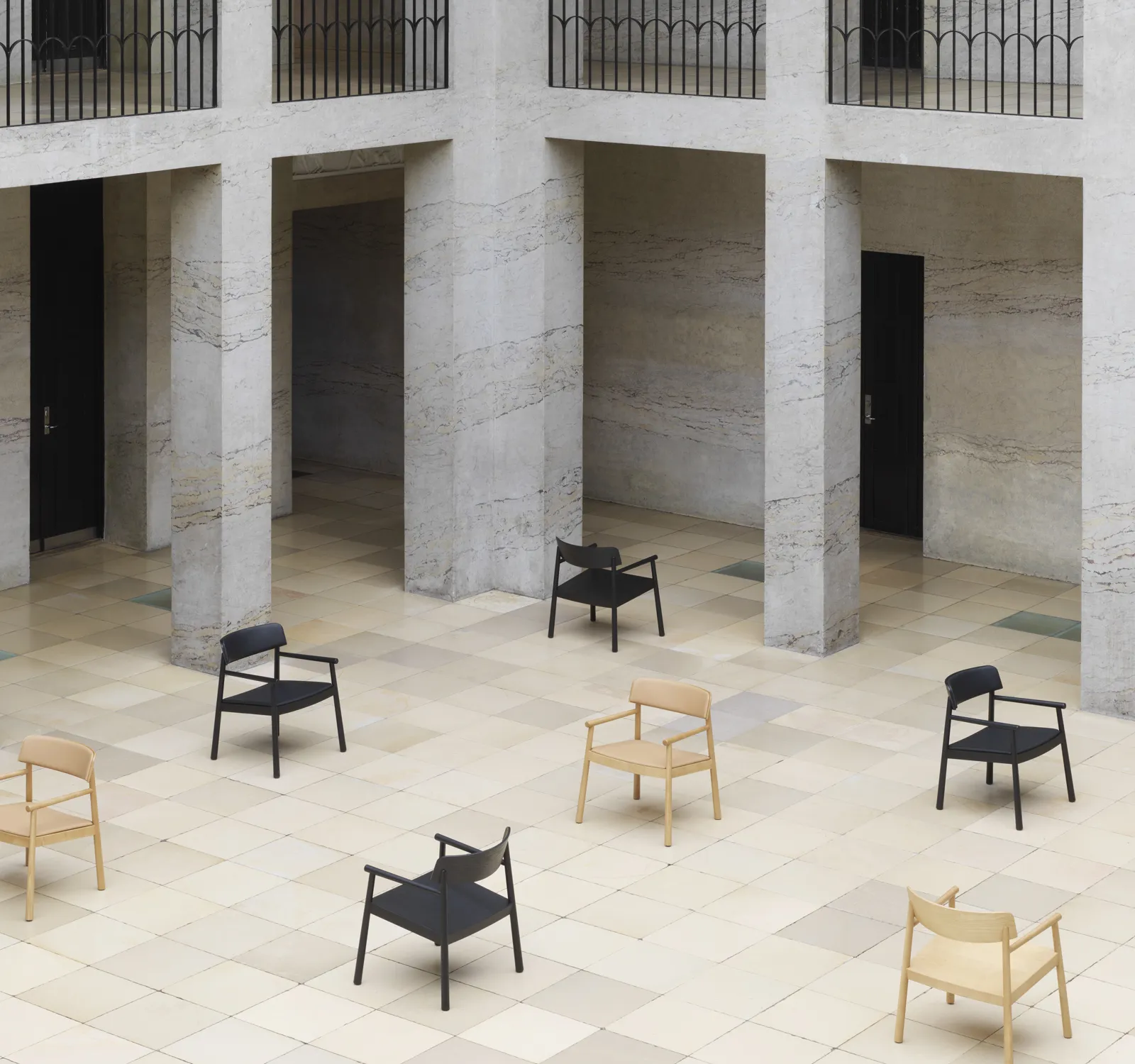 Normann Copenhagen Timb Loungesessel mit Armlehnen, gepolstert, Tan/ Camel Leder – Bild 5