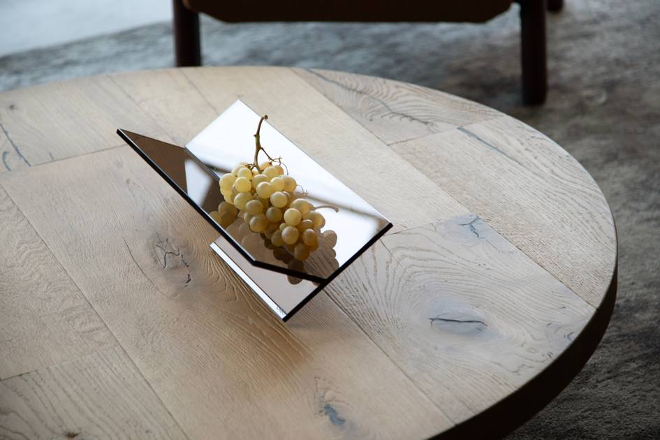Lago Y Centerpiece
